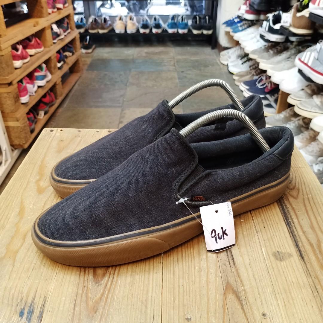 Vans slip on store gumsole