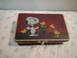 Vintage Snoopy tins