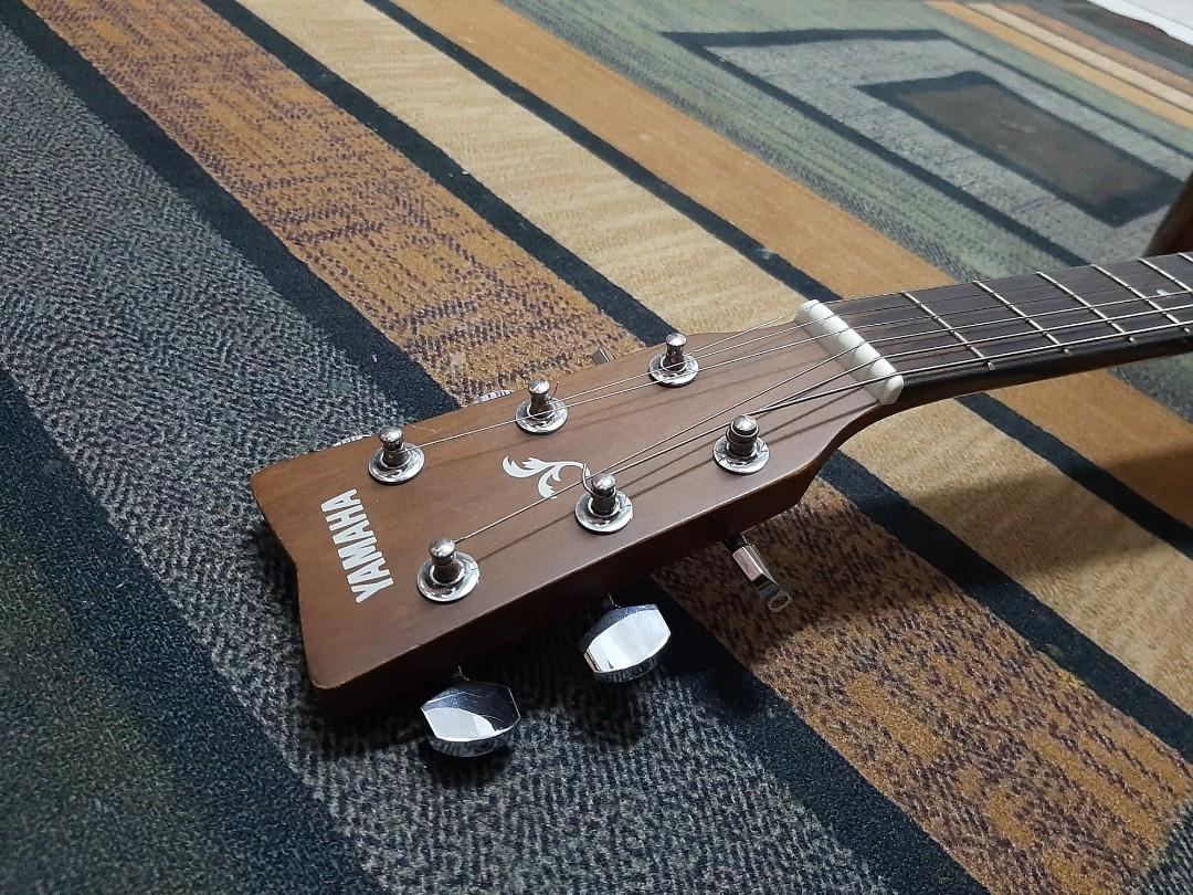 Yamaha acoustic hotsell guitar with equalizer