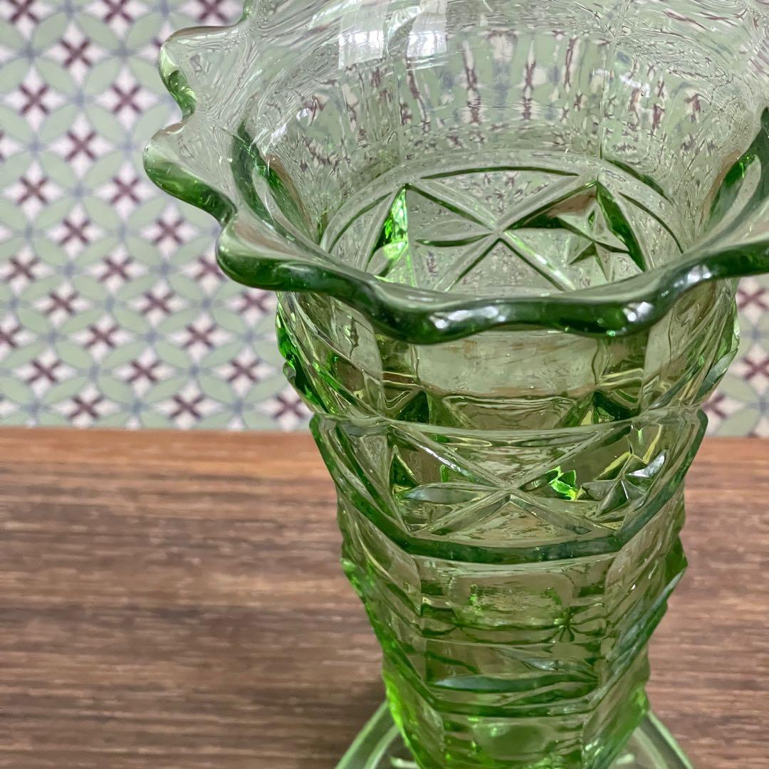 1 Vintage green glass flower vase, Furniture & Home Living, Home Decor