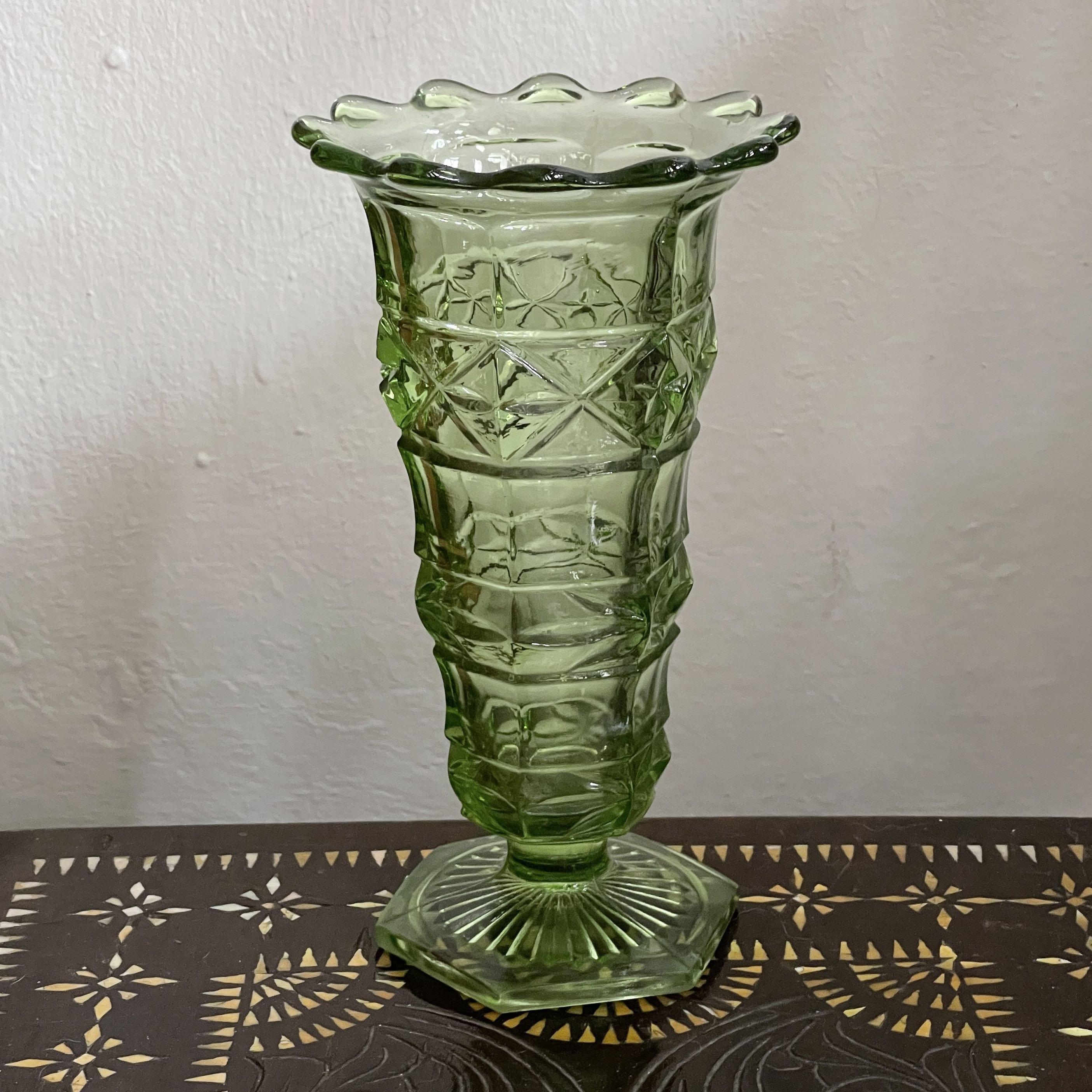 1 Vintage green glass flower vase, Furniture & Home Living, Home Decor