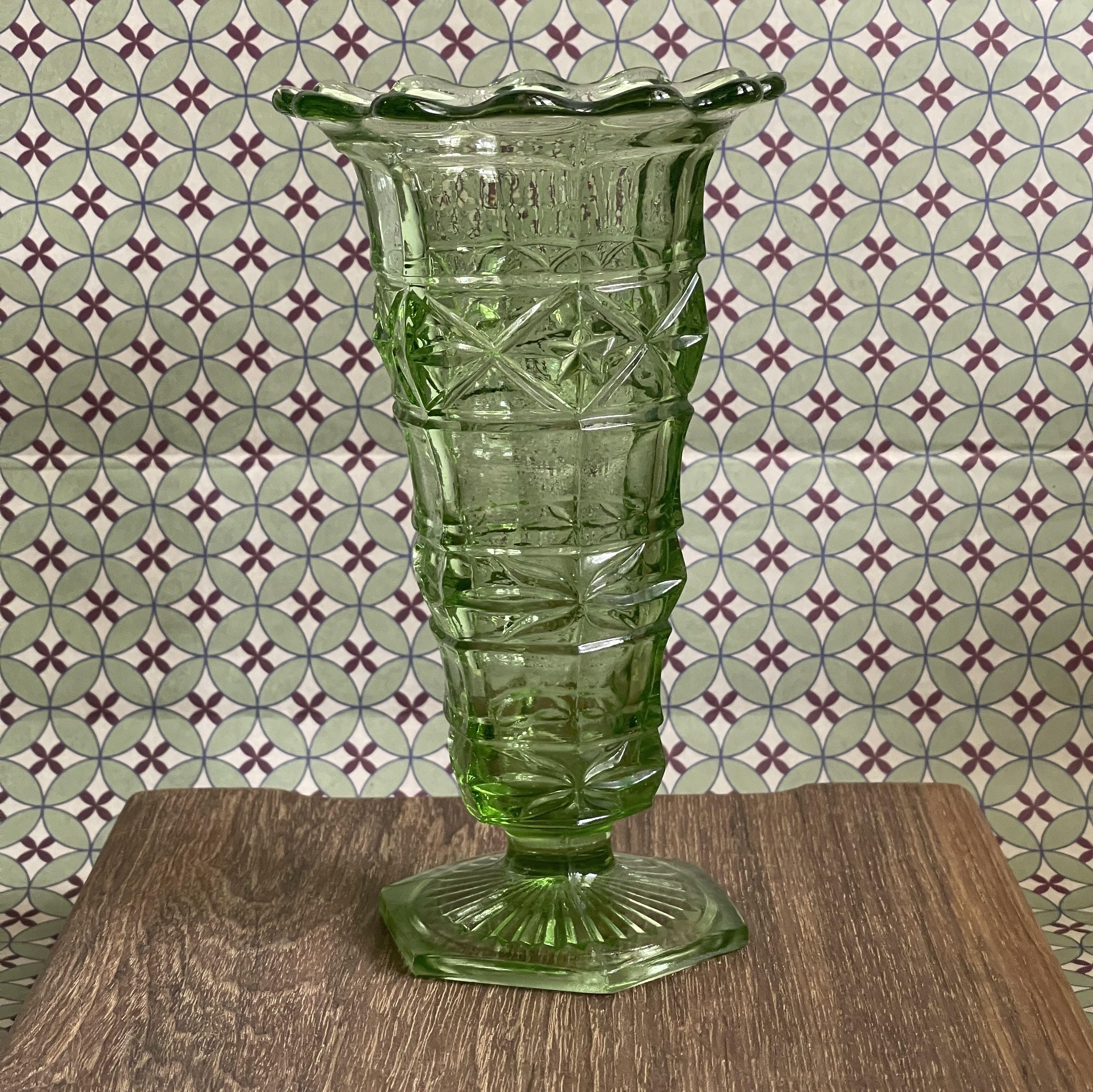 1 Vintage green glass flower vase, Furniture & Home Living, Home Decor