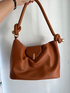 (Category: ) located in . Submitted by clearingcloset97 (Listing ID 1143682702, Image 1). Description: .