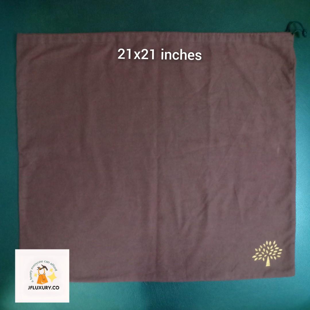 Authentic Mulberry Dust bag 21x21 inches (Category: Luxury Bags & Wallets) located in Binangonan. Submitted by jfluxury.co (Listing ID 1142071207, Image 1). Description: excellent condition no flaws bought in Japan 🇯🇵 H-21 inches X W-21 inches 💯% guaranteed authentic.🙂 money back kapag fake po.🙂 clean and ready to use na.🙂.
