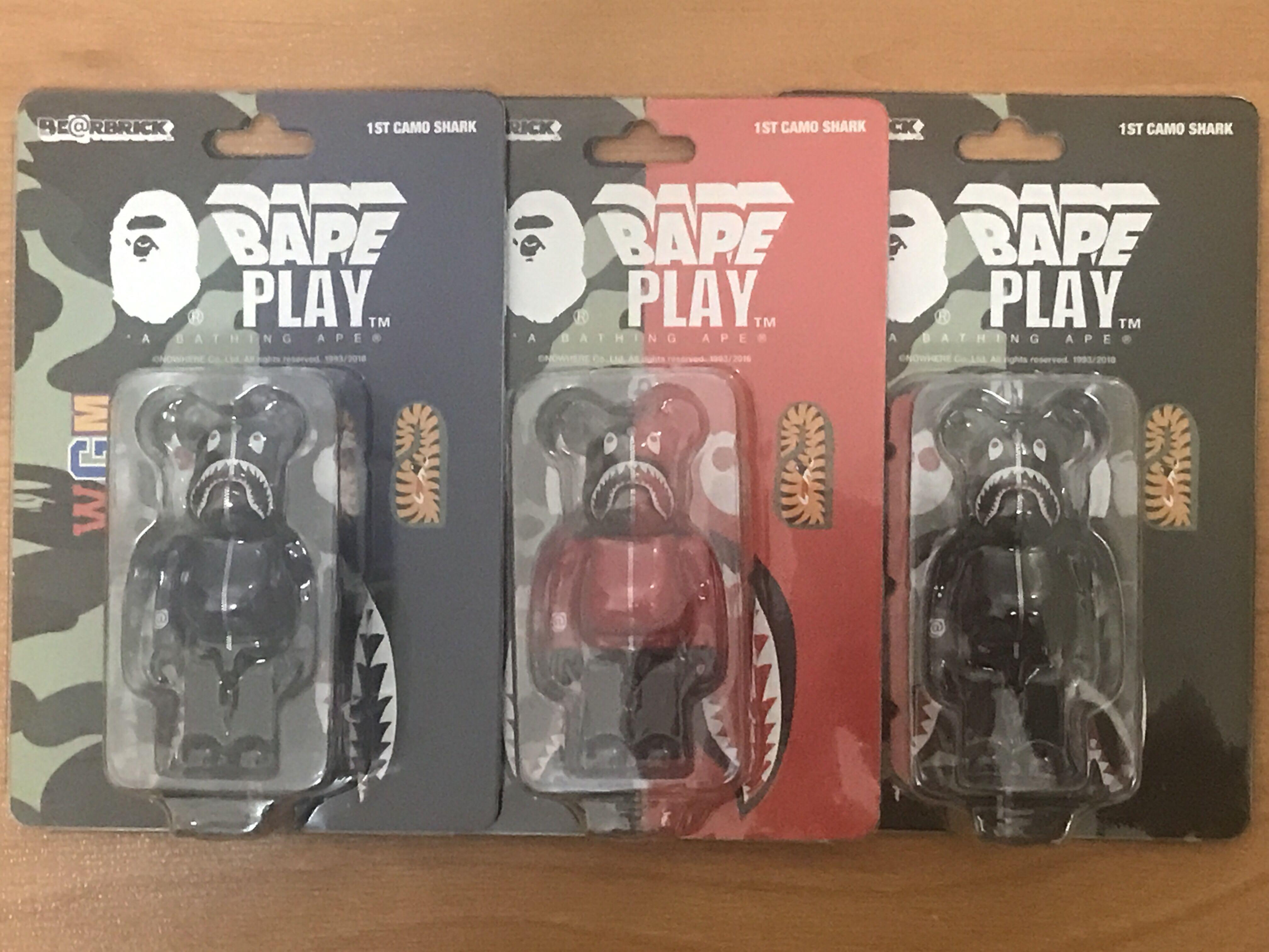 Bearbrick Bape 1st Camo Shark 100%, 興趣及遊戲, 玩具& 遊戲類