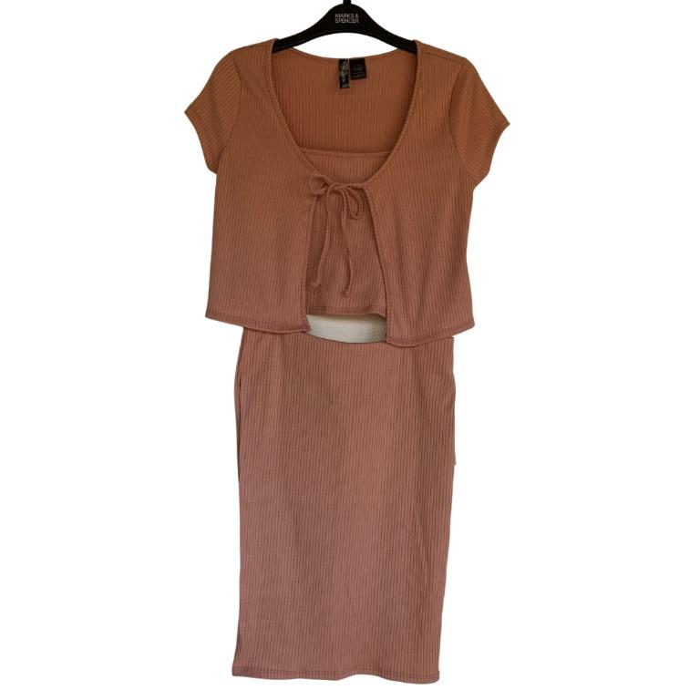 3-Piece Blush Pink Coordinates (Large) (Category: Sets or Coordinates) located in Quezon City. Submitted by caraousells (Listing ID 1143763458, Image 2). Description: 3-Piece Blush Pink Set - 1 Short Front Tie Cardigan - 1 tank top - 1 pencil skirt - New with tag.