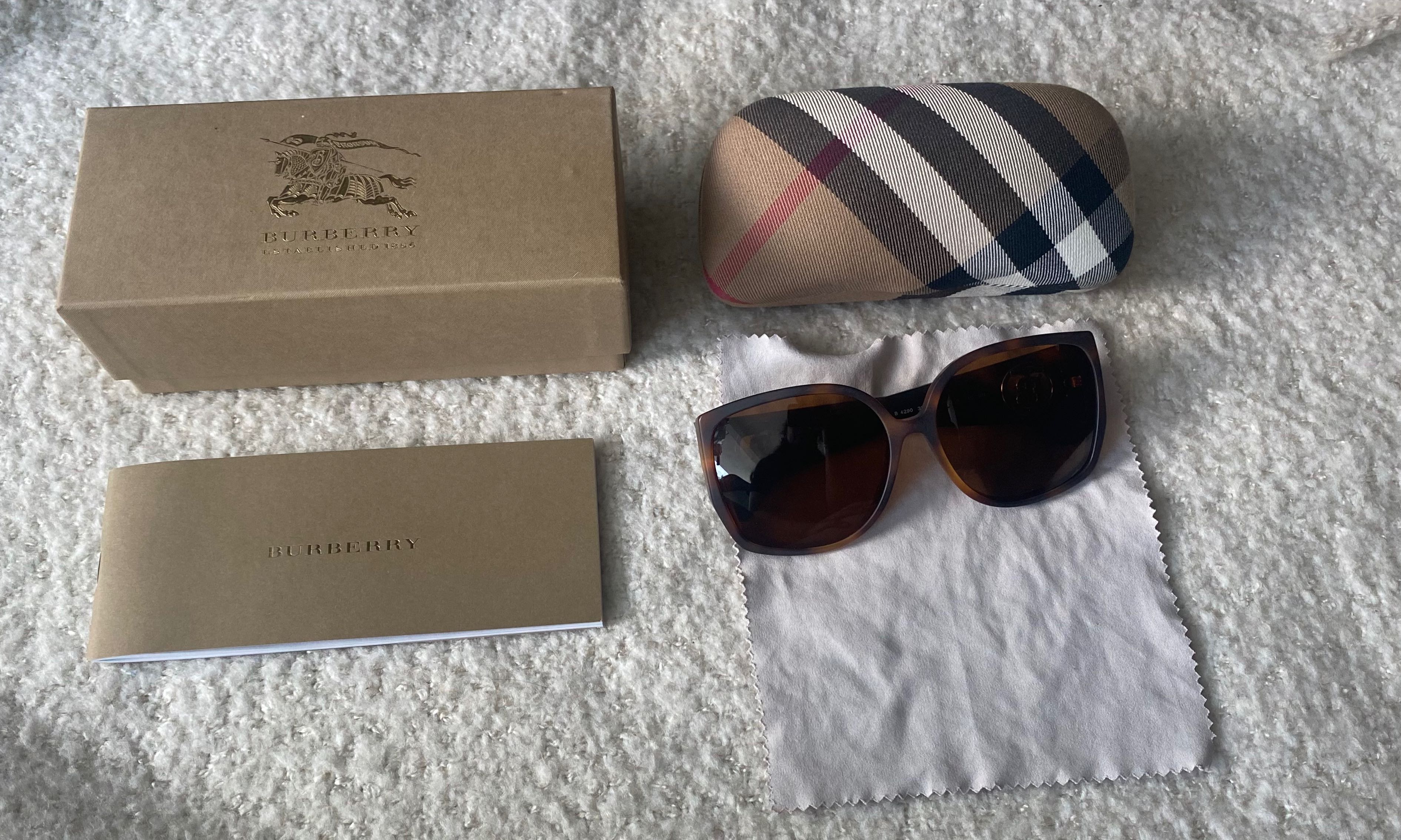Burberry sunglasses women, Women's Fashion, Watches & Accessories,  Sunglasses & Eyewear on Carousell