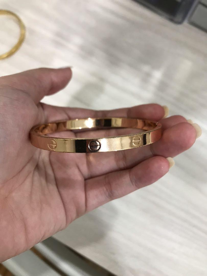 Cartier rose hot sale gold love bangle