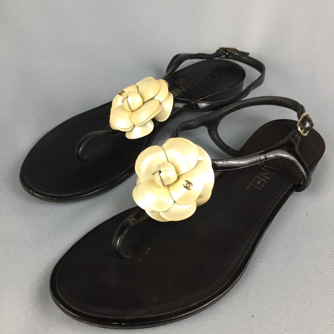 Two-tone Camellia sandals