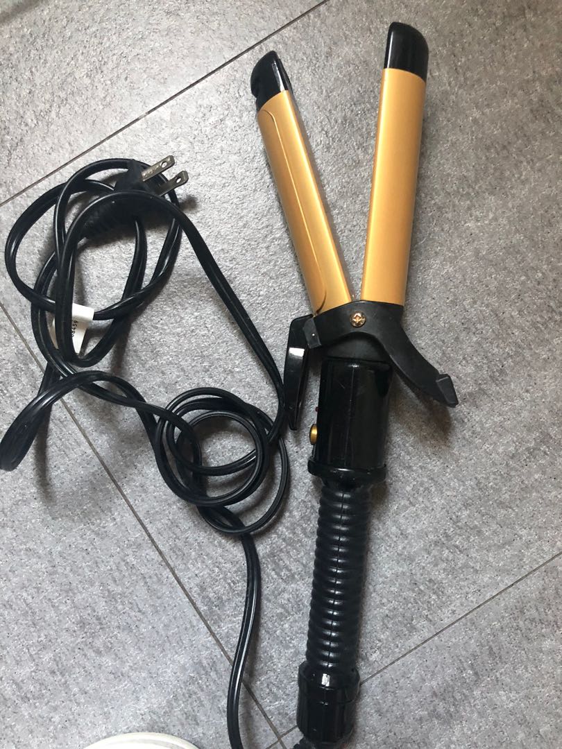 Conair curling iron, Beauty & Personal Care, Hair on Carousell