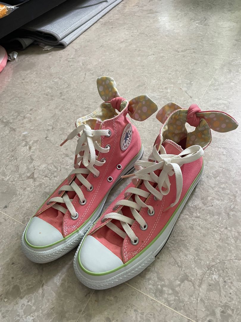 Pink bow hotsell converse