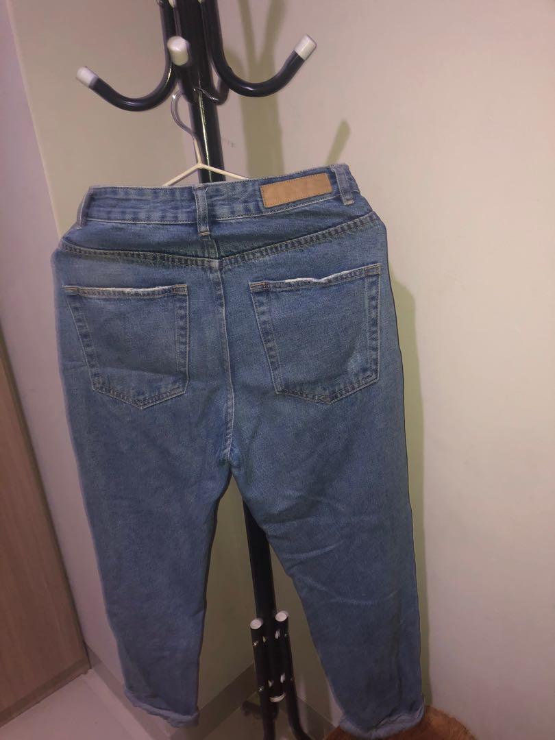 COTTON ON RIPPED MOM JEANS, Fesyen Wanita, Pakaian Wanita, Bawahan di  Carousell