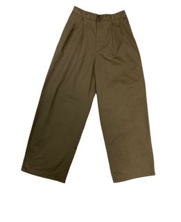 (Category: ) located in . Submitted by selfwardrobe17 (Listing ID 1143785859, Image 1). Description: .