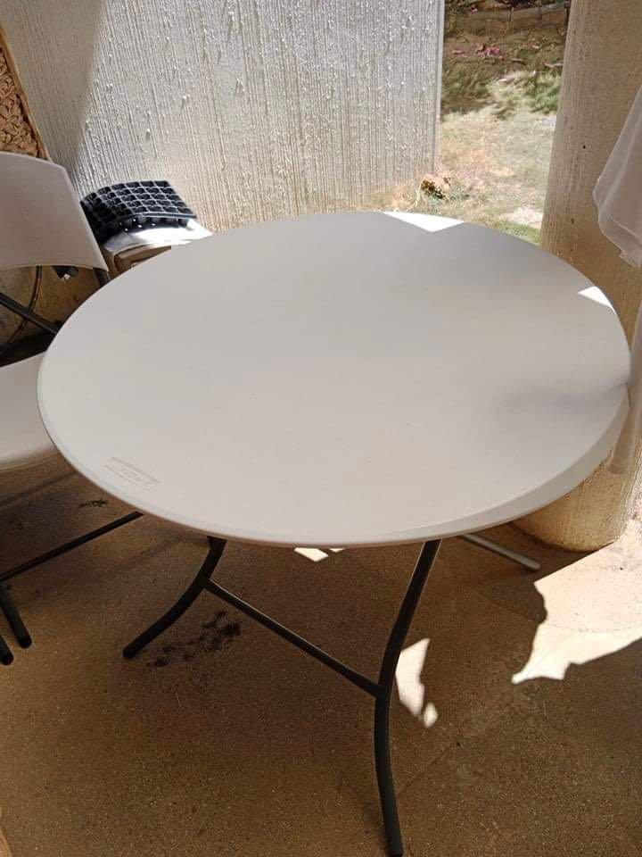 Lifetime round table 33 inches and 2 chairs, Furniture & Home Living, Bathroom & Kitchen