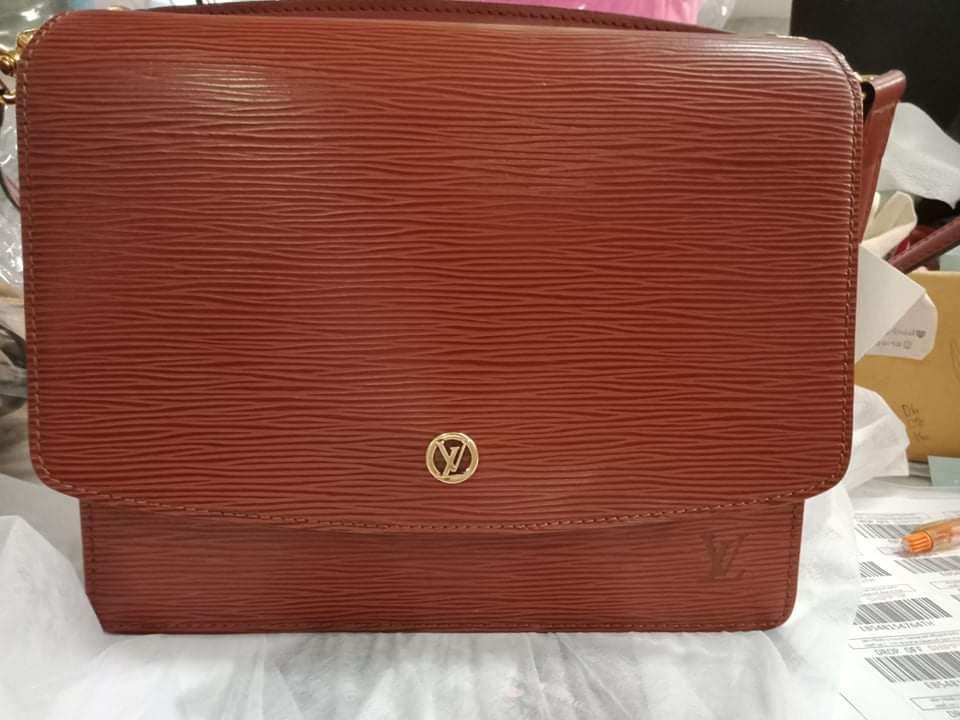 Louis Vuitton Epi Grenelle Shoulder Bag M52362 - 01124 - Shop Fingertips  Vintage Messenger Bags & Sling Bags - Pinkoi
