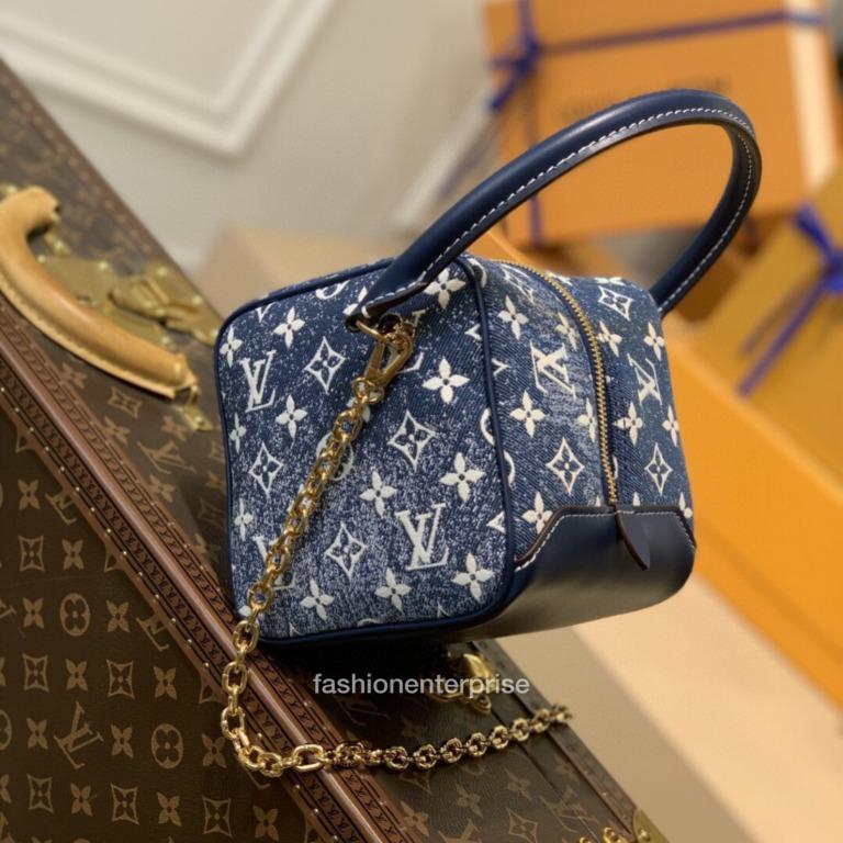 The Louis Vuitton bag Travis Scott on his account Instagram