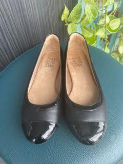 Naturalizer Black Flats