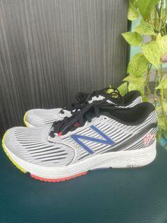 New Balance 890 Sneakers