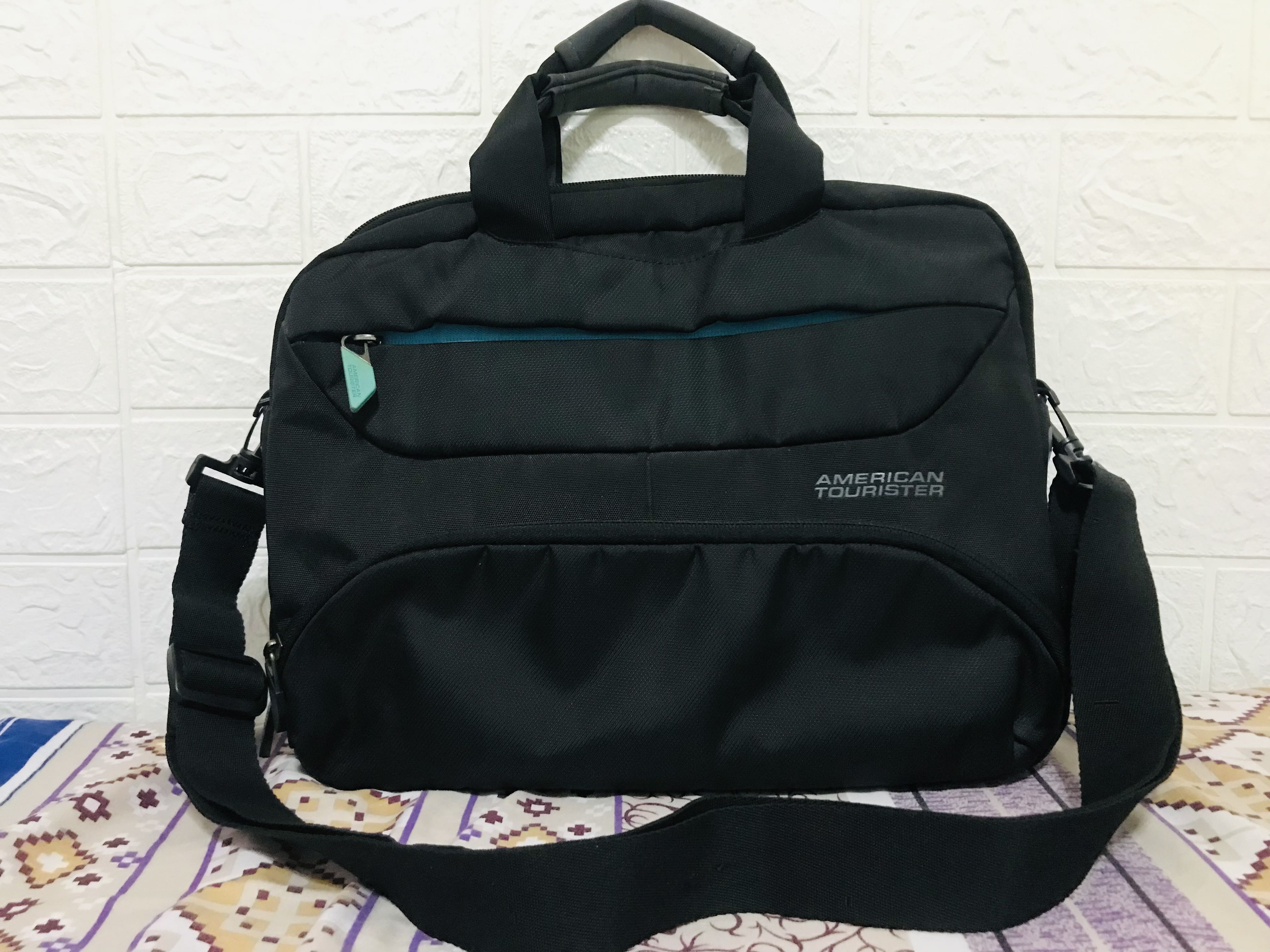 PADDED LAPTOP SLING BAG (American Tourister), Computers & Tech, Parts