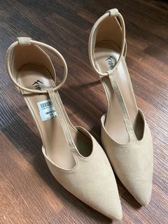 (Category: ) located in . Submitted by ukaythrift (Listing ID 1143758250, Image 1). Description: .
