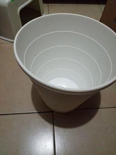Tempat sampah aesthetic hitam ikea dengan tutup garbage bin can white putih