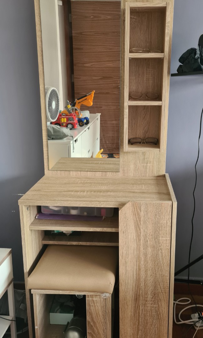 Vhive shop dressing table