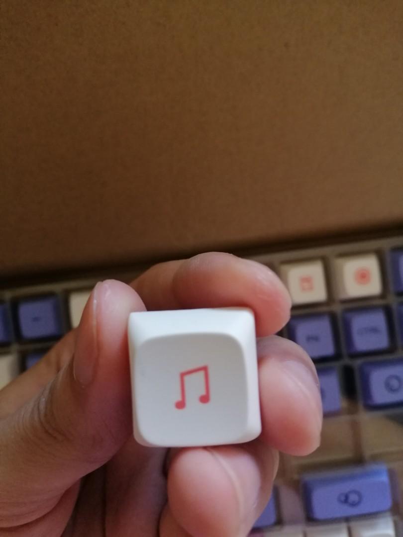 XDA 139 Bubble Keycaps (Category: Computer Keyboard) located in Quezon City. Submitted by riiii (Listing ID 1143722637, Image 3). Description: With minor discoloration on one key. Please check the photos for the issue and also for the original price. Only bought this year of January Rfs: Prefers other Keycap profile Also open with trade for OEM or Cherry Profile keycaps. Slightly negotiable.