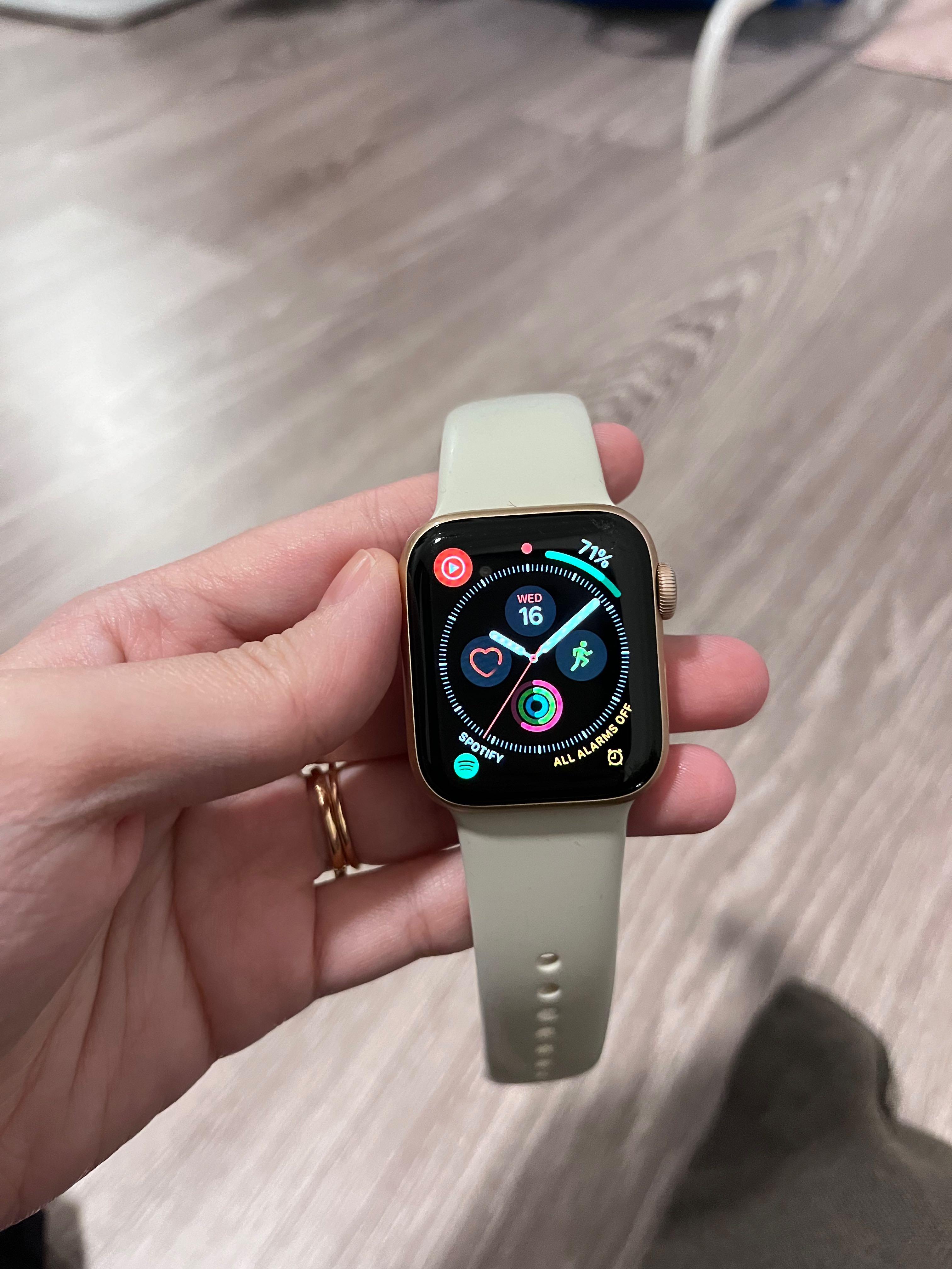 Apple watch series 4 gold with stone band hot sale
