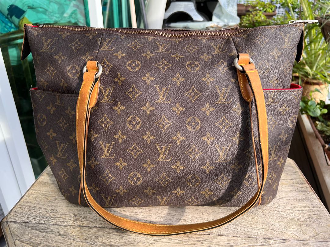 Authentic Louis Vuitton Monogram Totally MM Shoulder Bag, Luxury