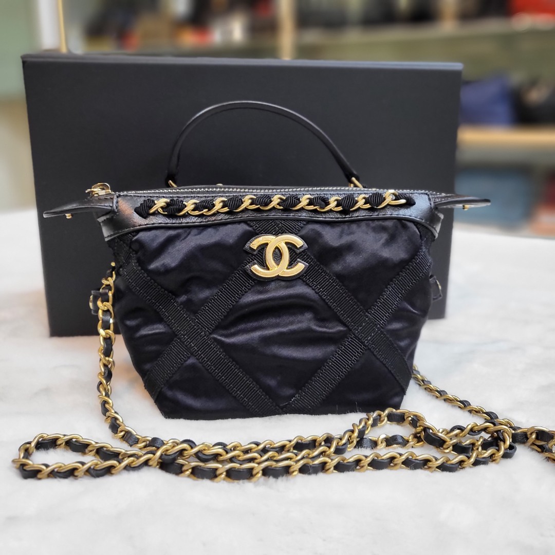 chanel clutch with handle