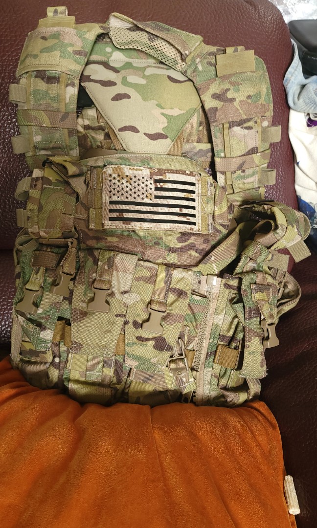 Crye CP AVS Detachable Chest Rig + PADDED YOKE, 運動產品, 其他運動配件 Carousell