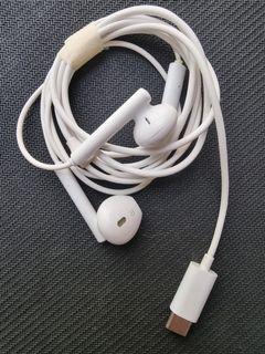 Earphones Huawei 2 pcs available FOR SALE (1 SOLD, 1 LEFT)