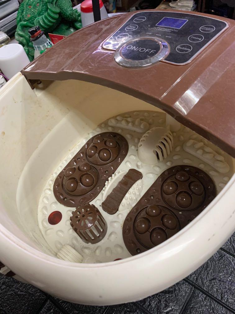 Foot Spa Jumbo (Category: Bathtub & Bath Accessories) located in Pasay City. Submitted by ayinong168 (Listing ID 1143974953, Image 2). Description: Item is in excellent condition working 110volts needs transformer to work with complete features massage, heating, bubble, pm for inquiries.