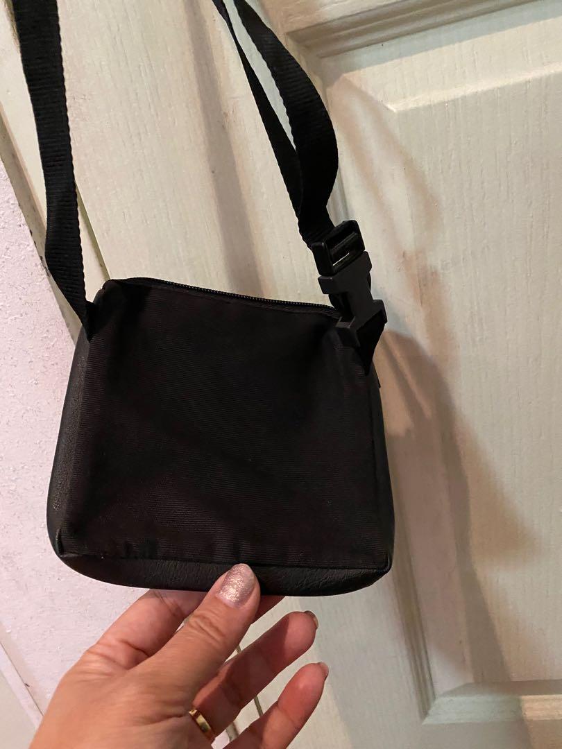 Givenchy belt bag (Category: Luxury Bags & Wallets) located in Butuan. Submitted by natalday (Listing ID 1143953199, Image 2). Description: Small size.