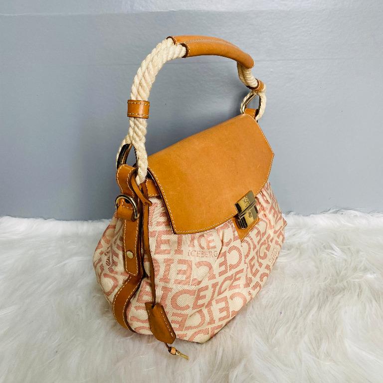 Canvas and leather shoulder bag shop