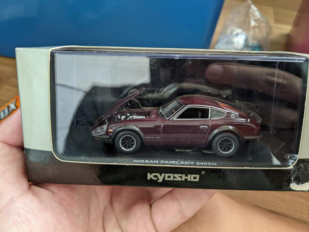 Kyosho 1:43 Car Model Nissan Fairlady 240ZG (Maroon) Chrome Wide