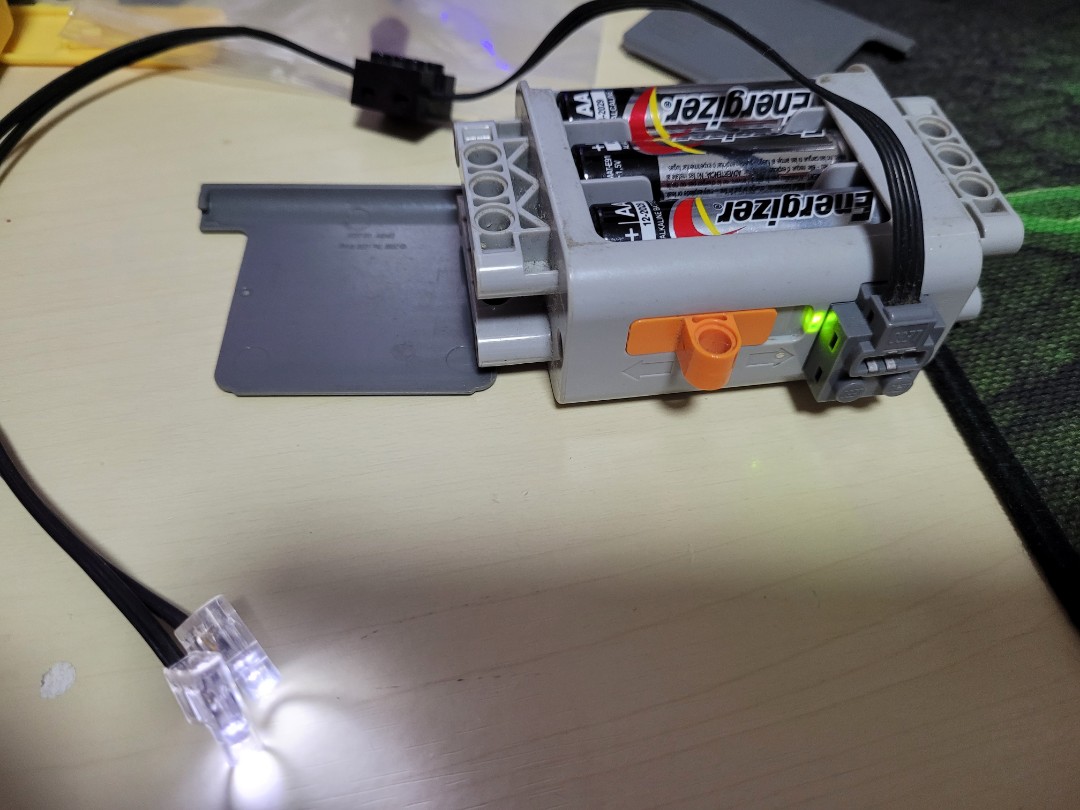 LEGO battery box 8881, Hobbies & Toys, Toys & Games on Carousell