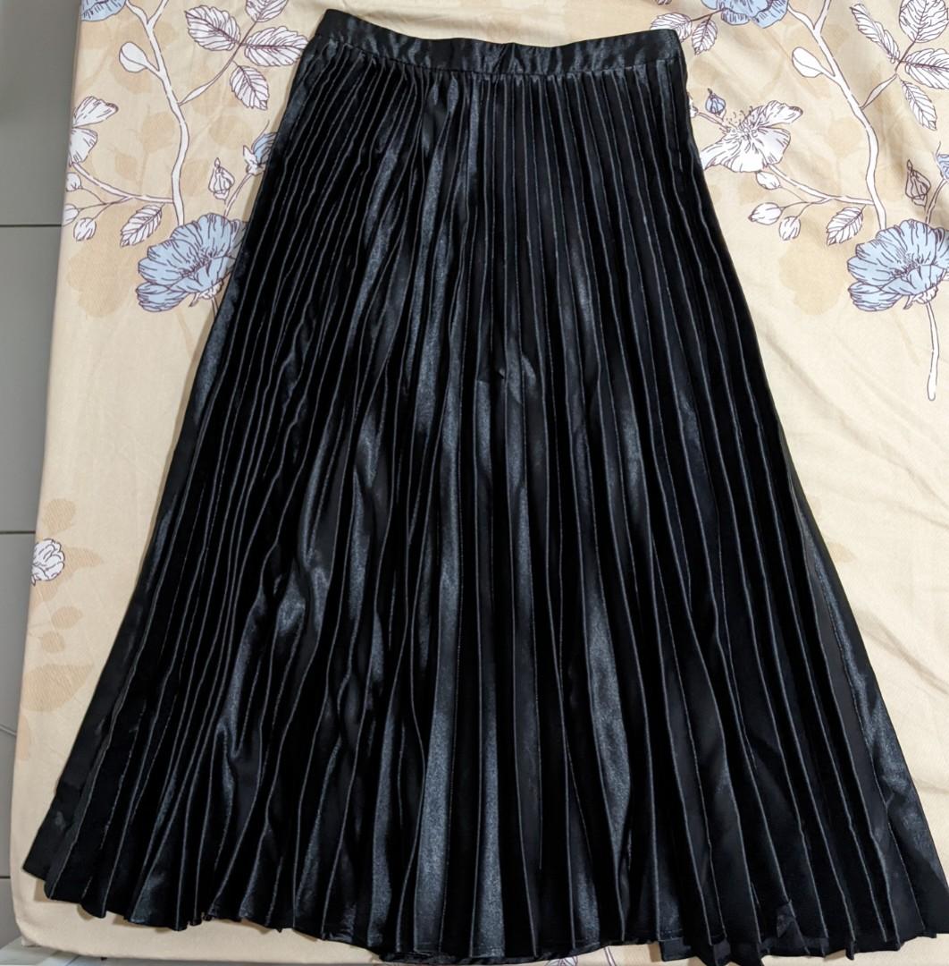 Black Pleated Skirt, Women's Fashion, Bottoms, Skirts on Carousell
