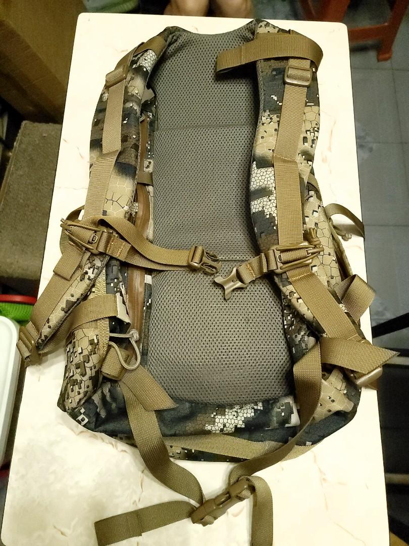 Mystery ranch Crest ( Desolve Bare ) 絕版, 男裝, 袋, 背包- Carousell