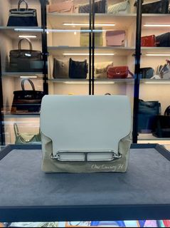 （分類：）位於 。 由 oneluxury__h 提交（商品編號 1134317897，圖片 1）。簡介： 。