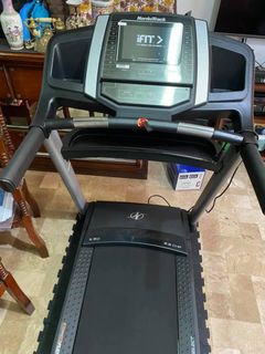Nordictrack s50 hotsell folding treadmill