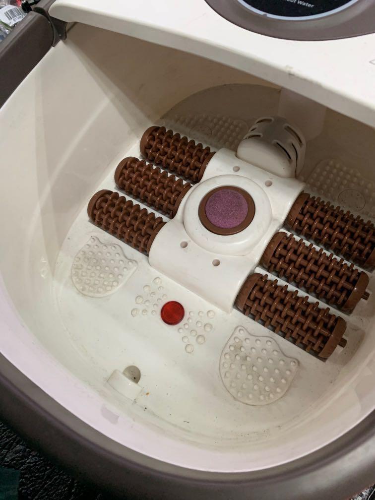 Ovitus Foor Spa (Category: Bathtub & Bath Accessories) located in Pasay City. Submitted by ayinong168 (Listing ID 1143974280, Image 3). Description: Item is in excellent condition working, 110volts needs transformer to work pm for inquiries .