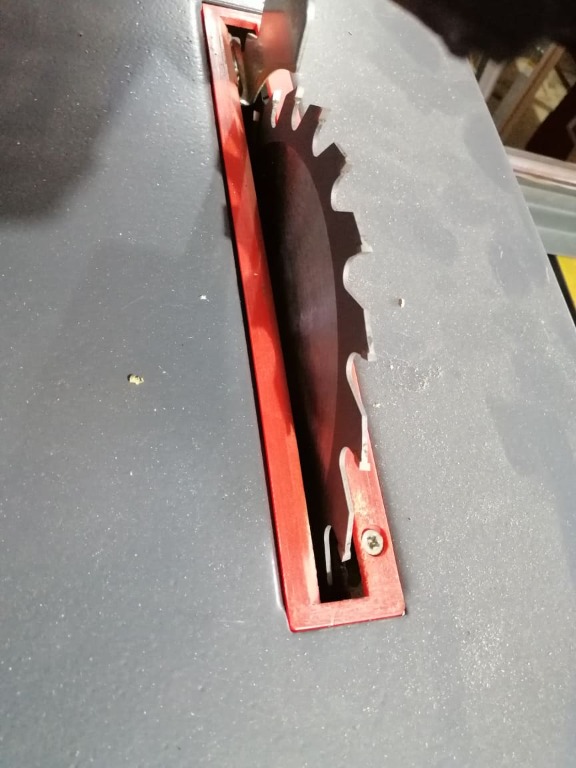 Ozito Table Saw 800w, Commercial & Industrial, Construction Tools