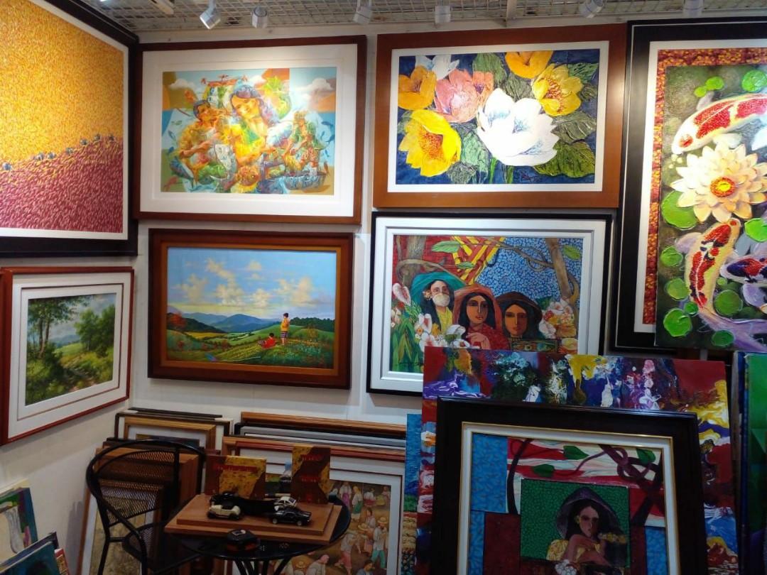  An art gallery with traditional paintings and sculptures for investment.