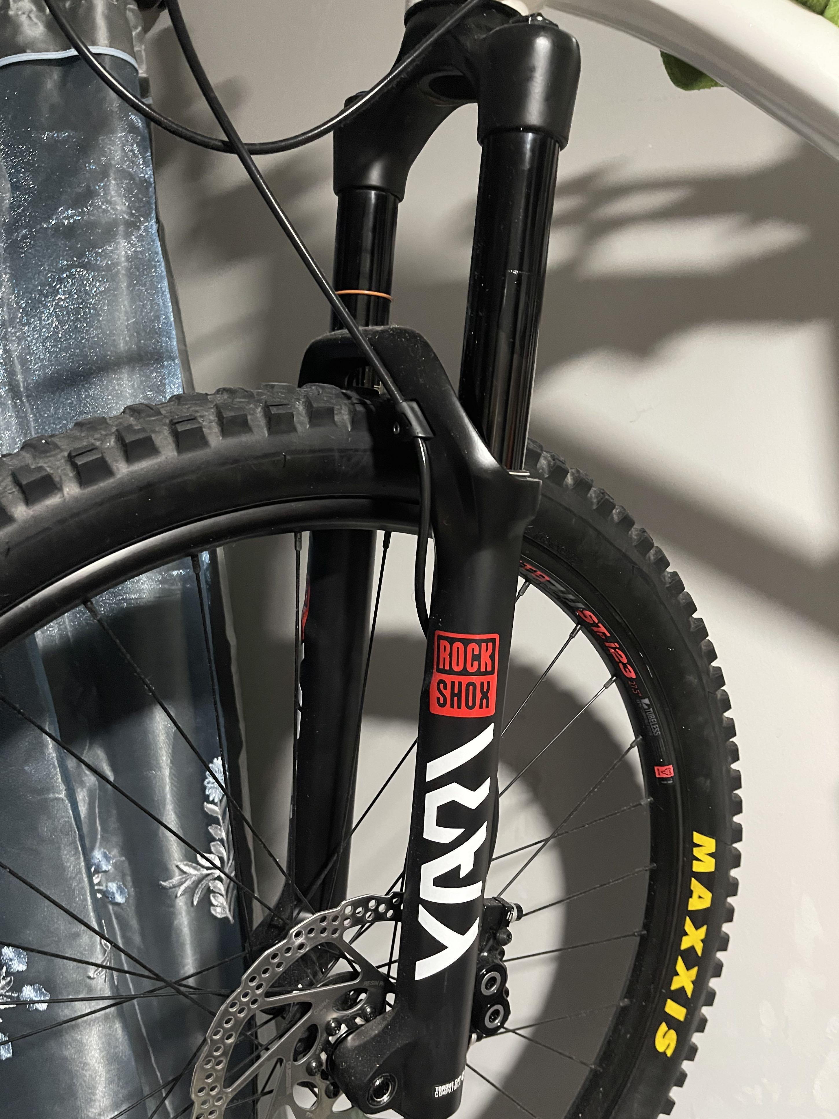 Rockshox yari on sale 27.5 plus