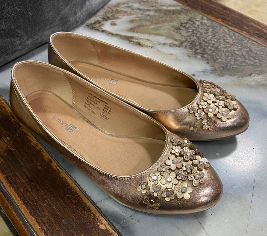 Gold hot sale flats payless