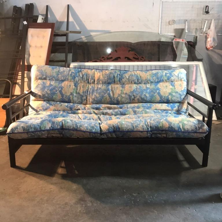 Steel Frame Sofa Bed Floral Pattern / Katil Sofa Rangka Keluli Corak