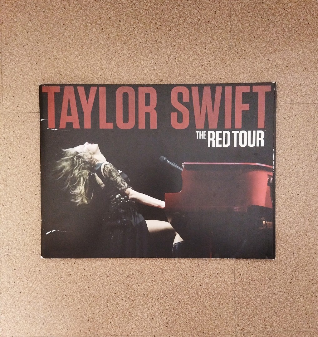 Taylor Swift Red Tour Book, Hobbies & Toys, Memorabilia & Collectibles