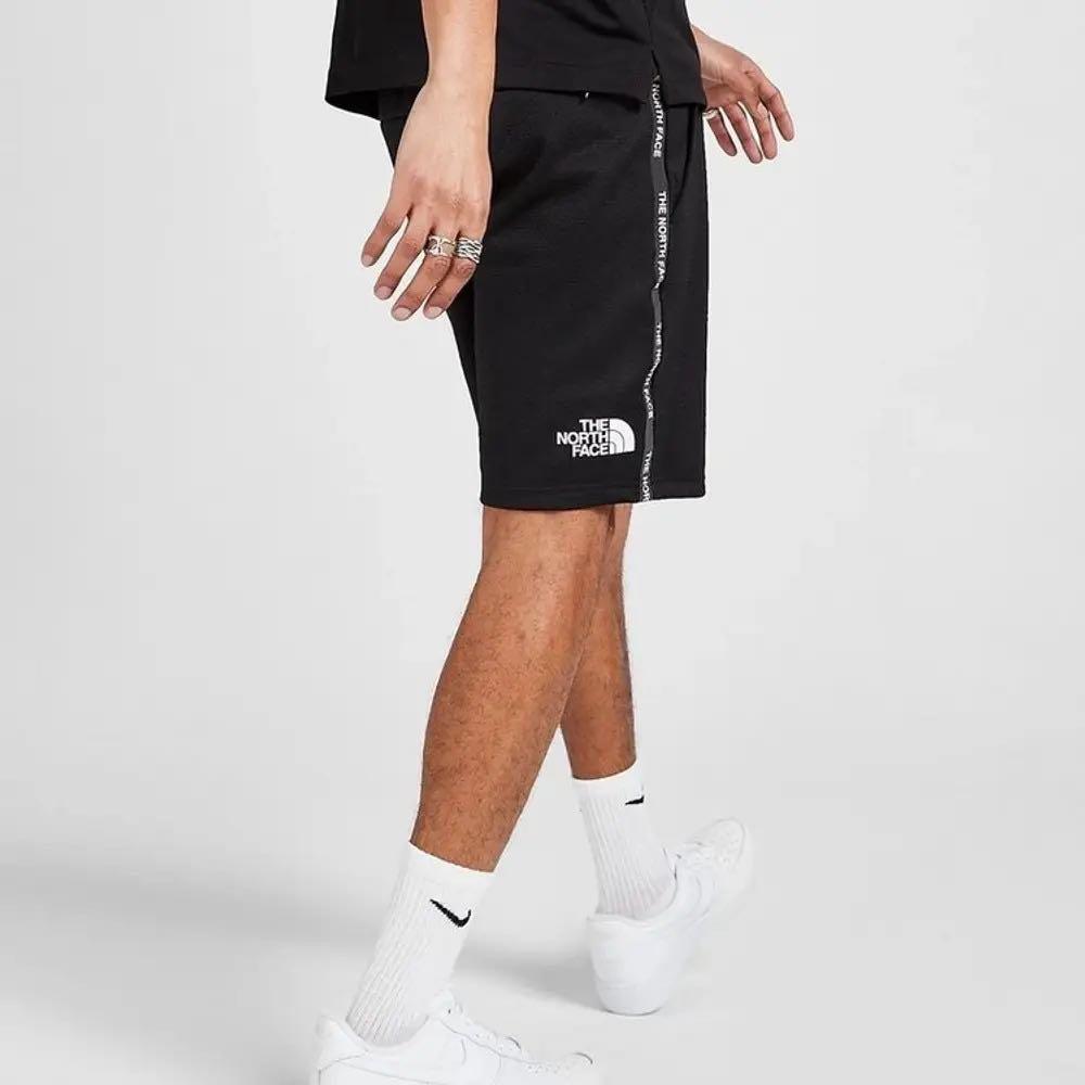 The north face train n discount logo shorts