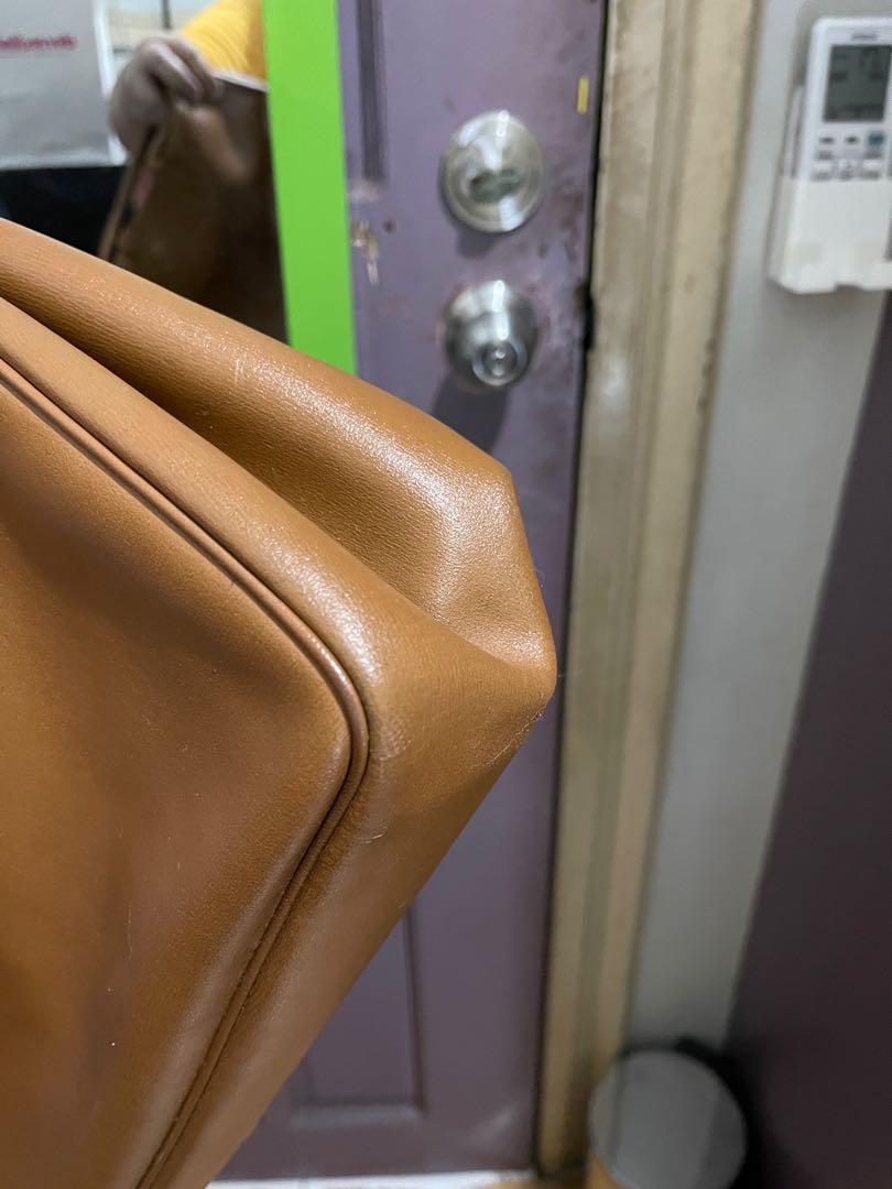 Vintage Longchamp (Category: Luxury Bags & Wallets) located in Makati City. Submitted by ms_gc01052003 (Listing ID 1143990789, Image 3). Description: Vintage Longchamp Roseau Heritage Tan Leather Tote Handbag Large GORGEOUS Color: Tan Comes with dustbag, cards Measurements: 13″ W x 9″ H x 4″ D handle: 5″ drop (aprox.) Bought from Japan Auction eBay price is usd395.